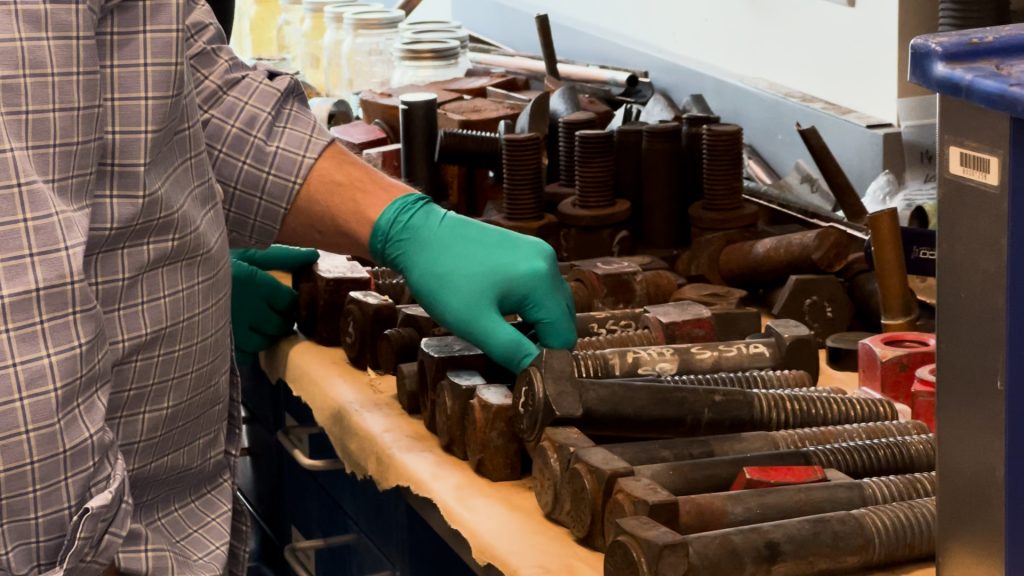 How Do Metallurgists Approach Failure Analysis?